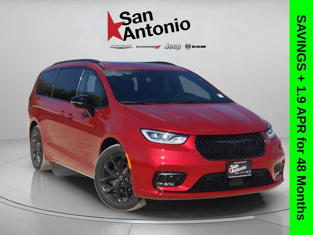 2026 Chrysler Pacifica Limited's photo