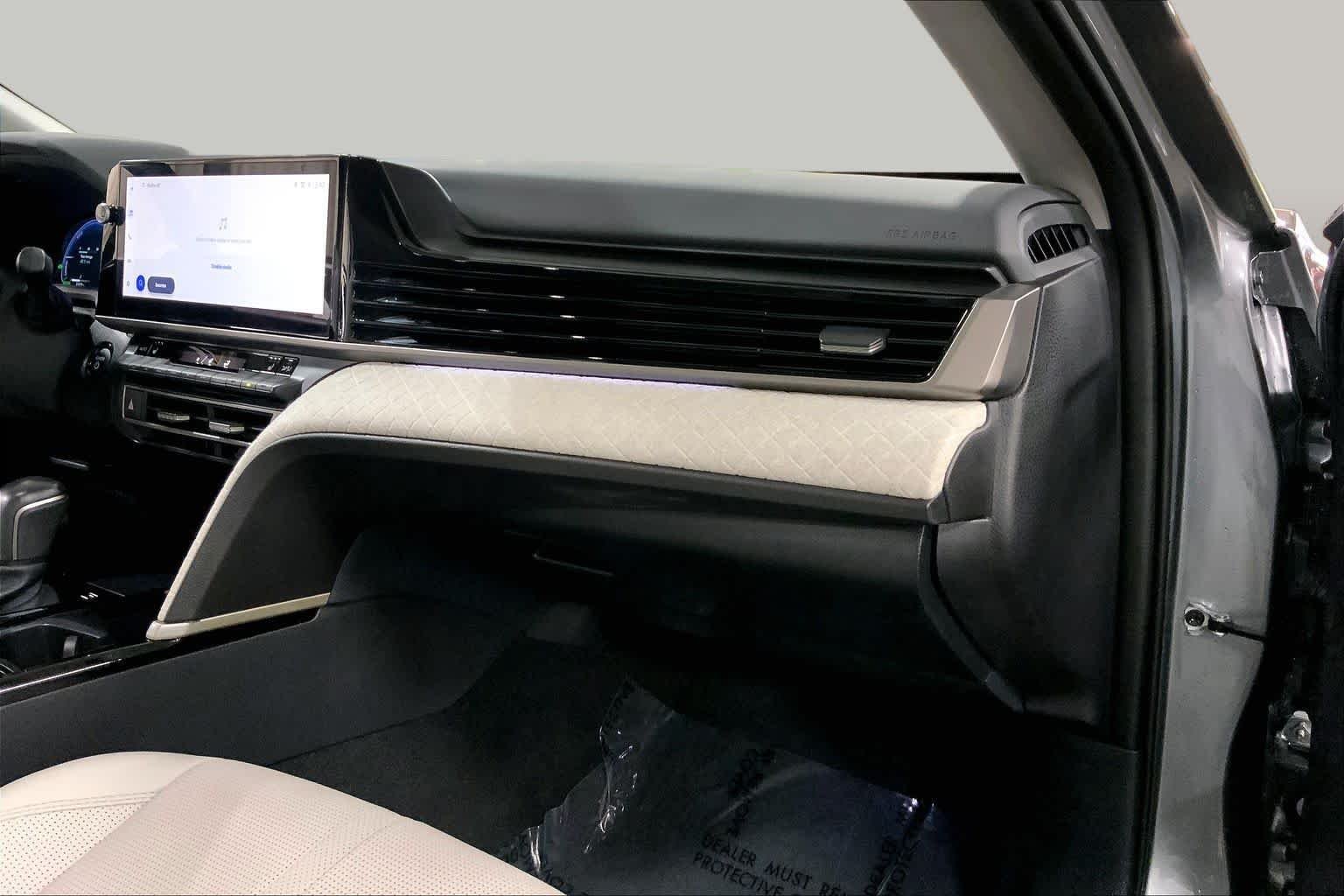 2025 Toyota Camry XLE - Photo 19
