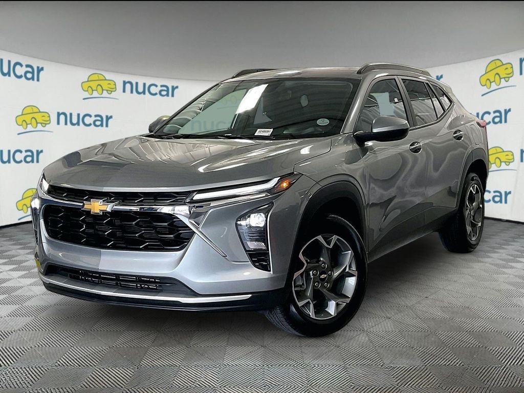 Used 2025 Gray Chevrolet LT image 3