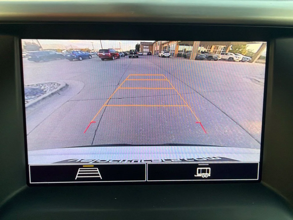 Used 2020 White GMC SLE image 13