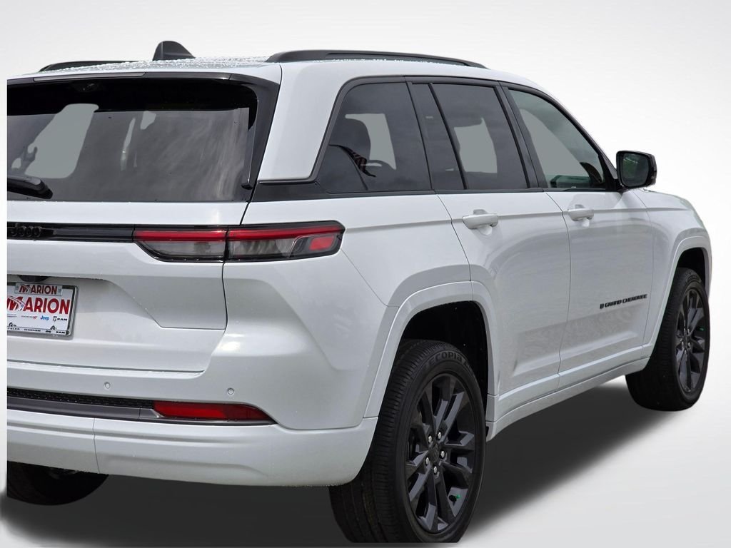 New 2026 Bright White Clear-Coat Exterior Paint Jeep Limited Reserve image 39