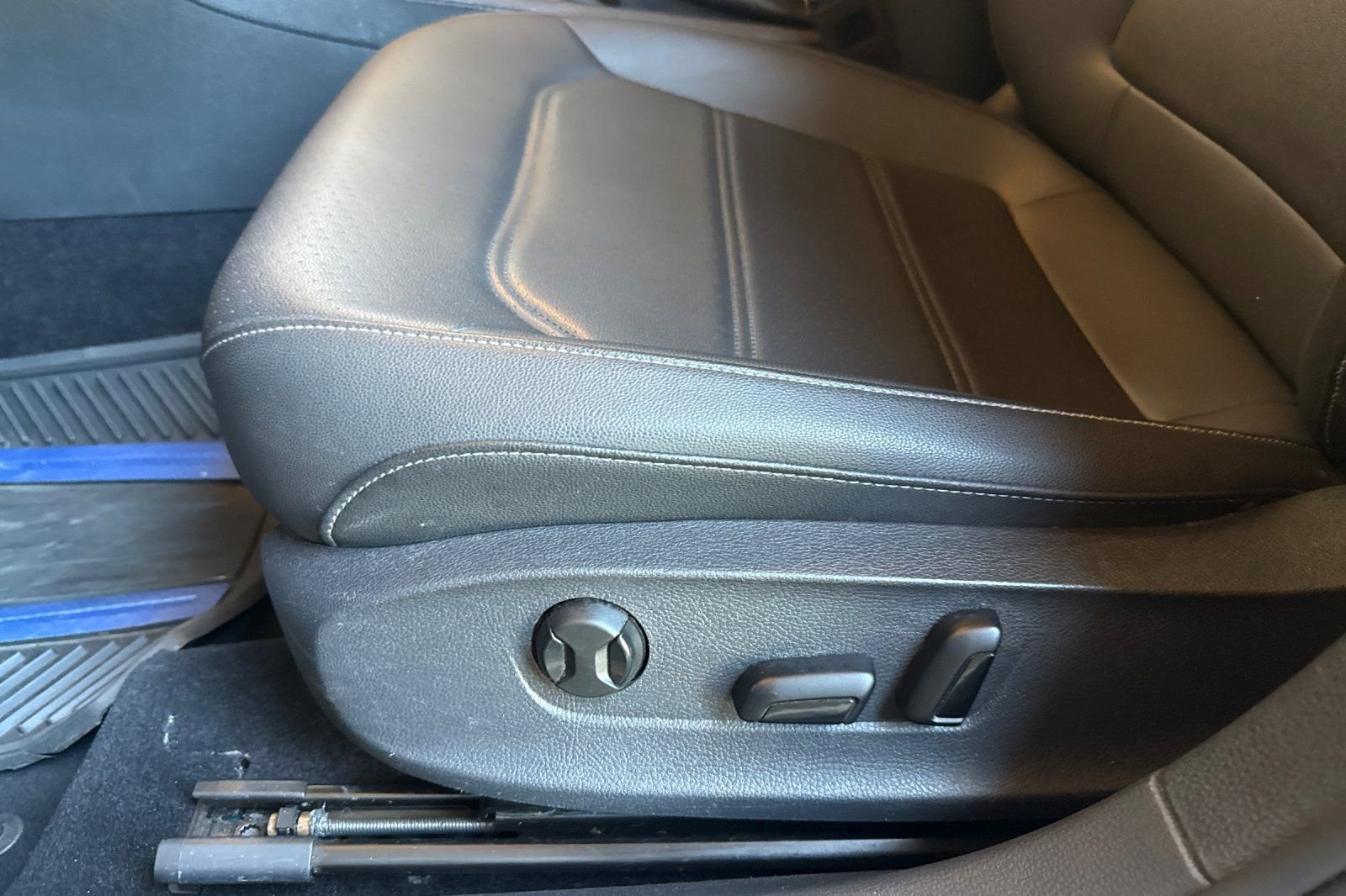 Used 2022  Volkswagen 2.0T SE image 15