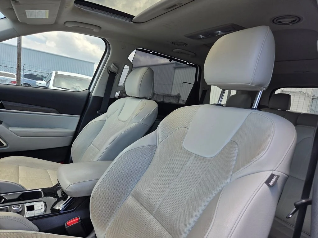 Used 2021 White Pearl Kia SX image 10