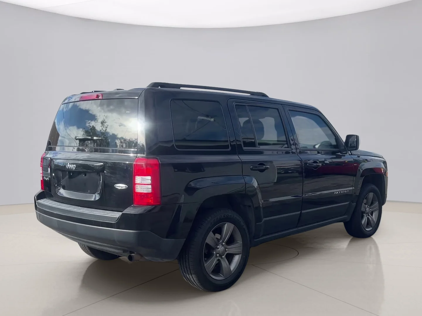Used 2015 Black Jeep LATITUDE image 5