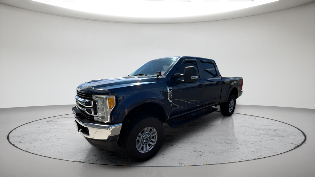 Used 2017 Blue Ford XL image 9