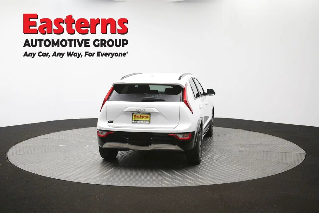 Used 2023 White Kia Wind image 38