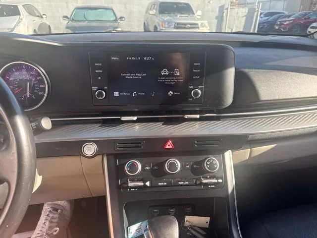 Used 2022 White Kia LXS image 21