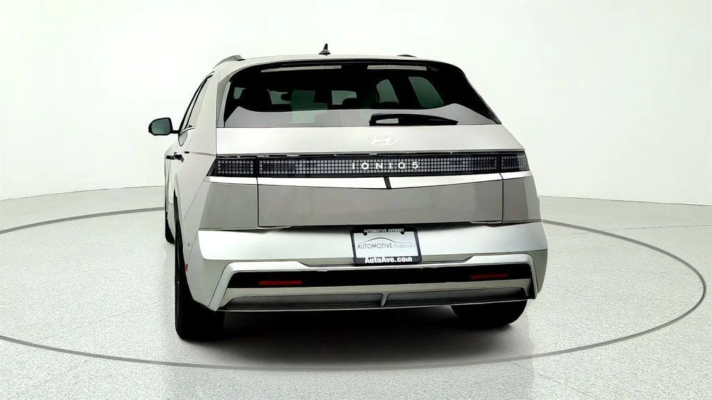 Used 2025 Cyber Gray Hyundai Limited RWD image 6