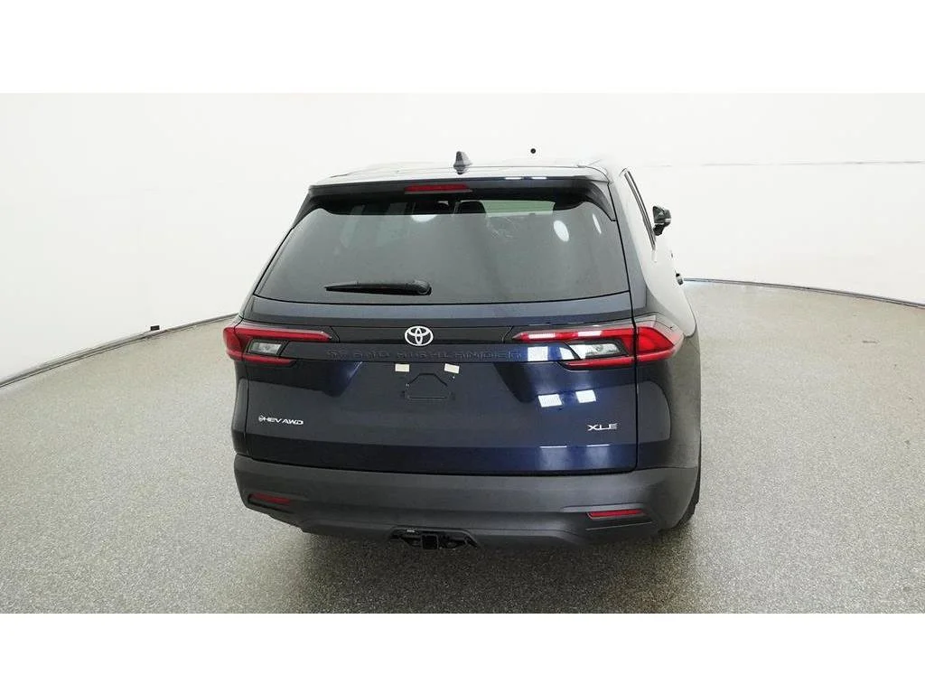 Used 2025  Toyota XLE image 9