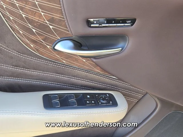 Used 2018 White Lexus 500 Base image 20