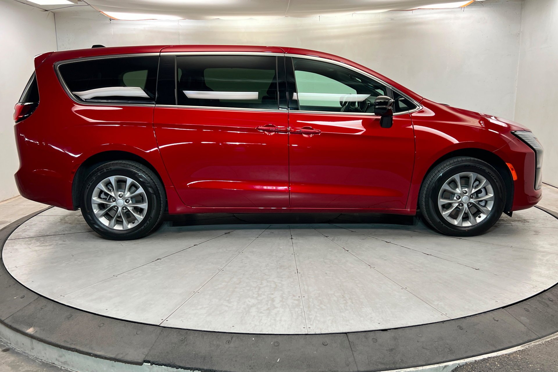 2027 Chrysler Pacifica Select - Photo 7