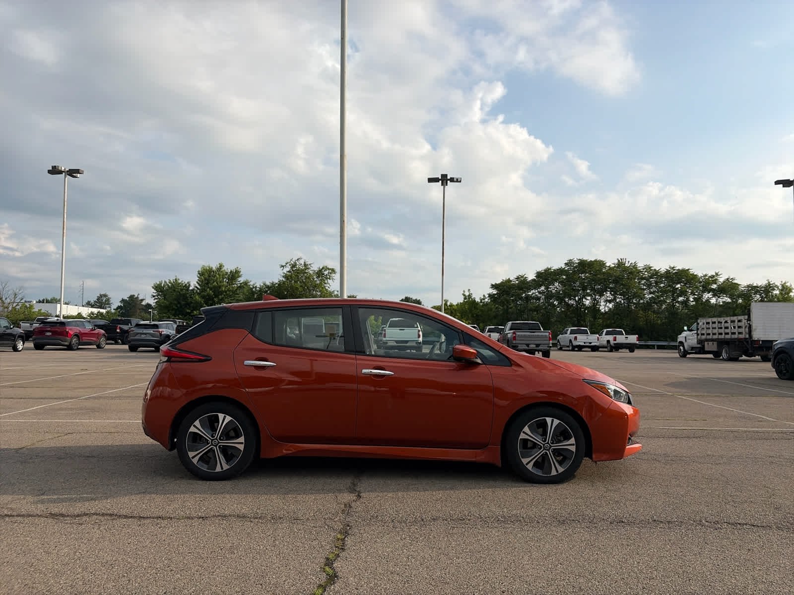 Used 2022 Sunset Drift Chromaflair Nissan SV image 3