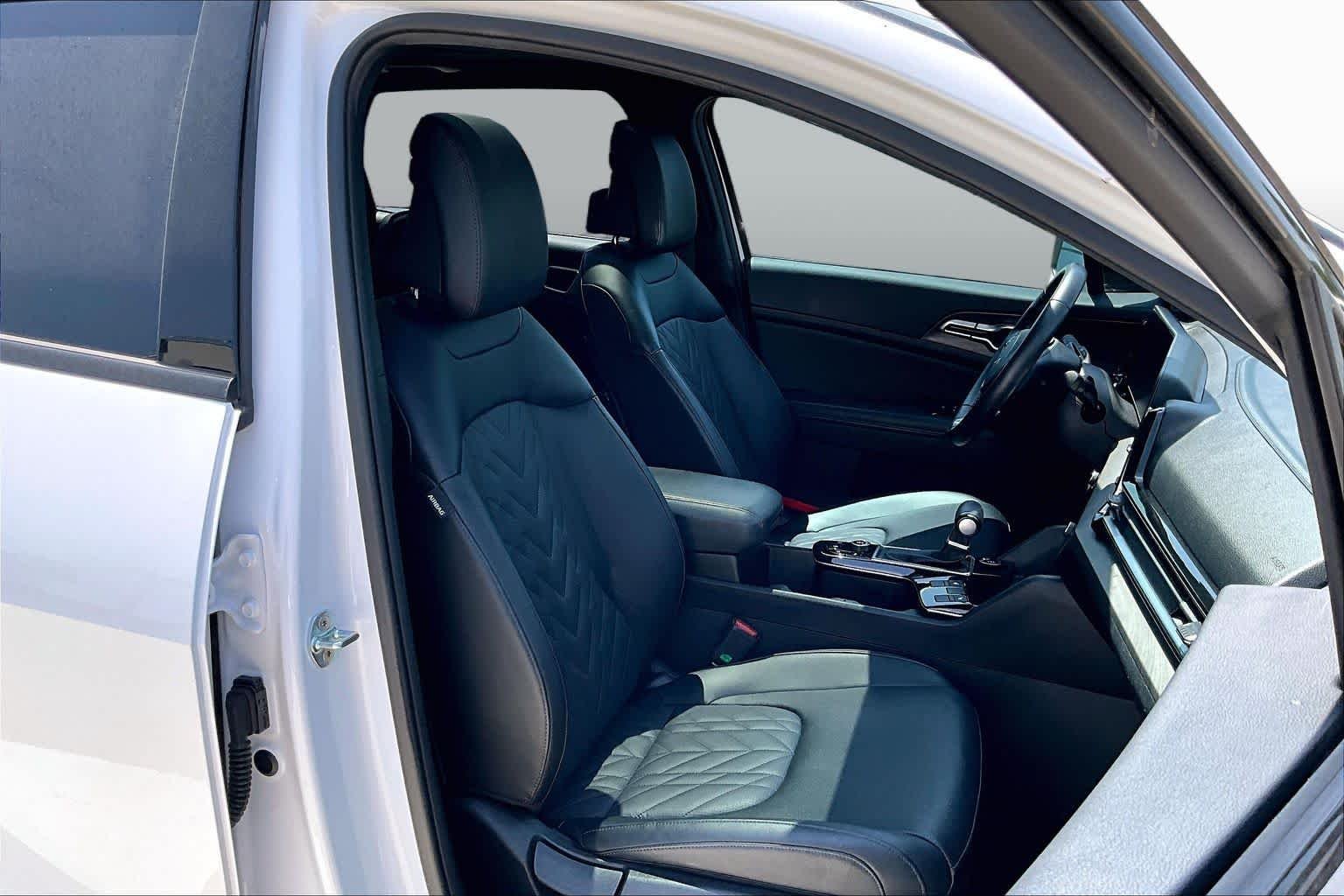 Used 2023 Glacial White Pearl Kia X-Line image 9