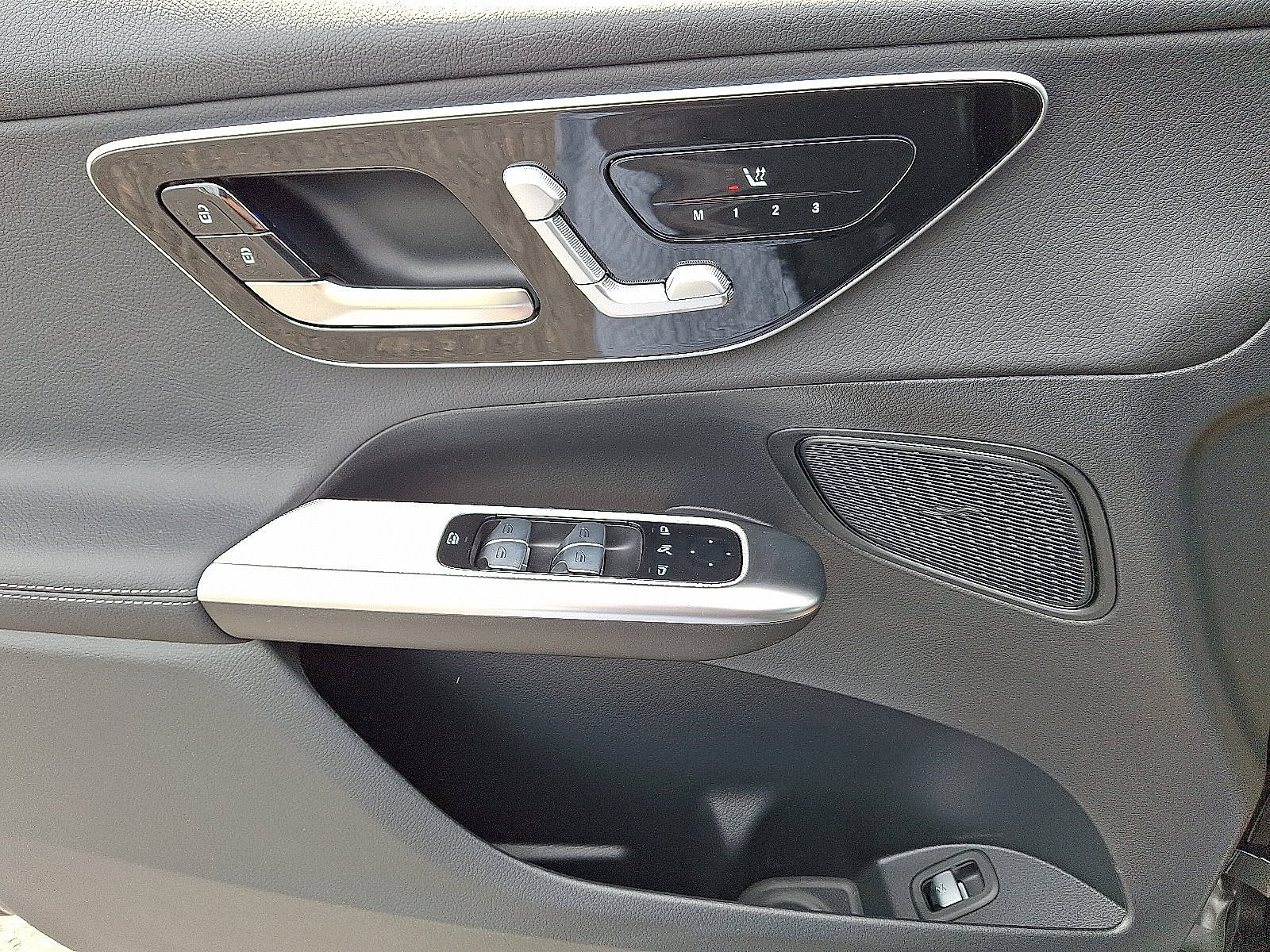 Certified Used 2026 Graphite Grey Metallic Mercedes-Benz GLC 300 image 7