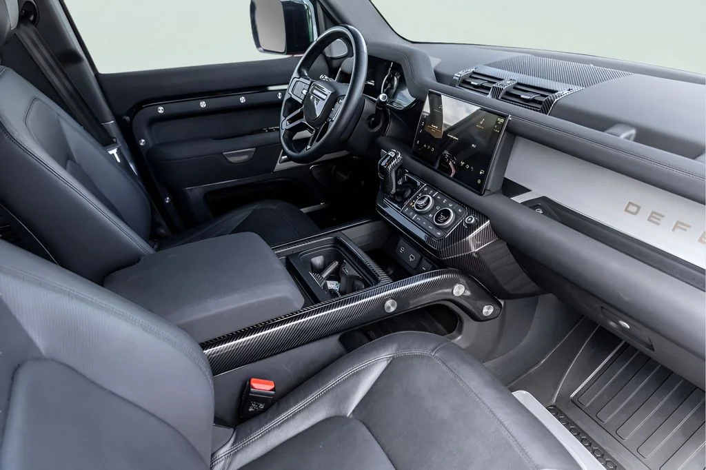 Used 2023  Land Rover SE image 35