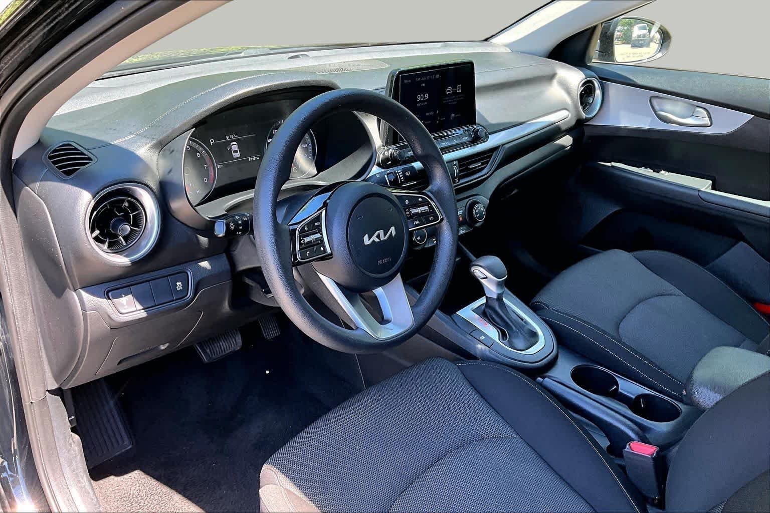 Used 2024 Aurora Black Kia LXS image 18
