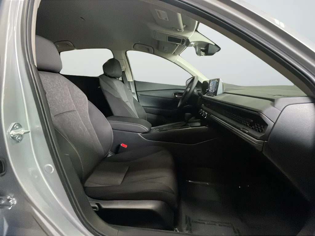 Used 2025 Silver Honda LX image 26