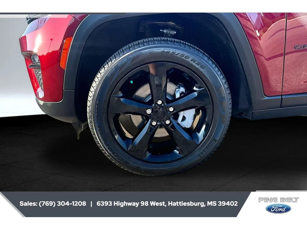 Used 2025 Velvet Red Pearlcoat Jeep Limited image 8