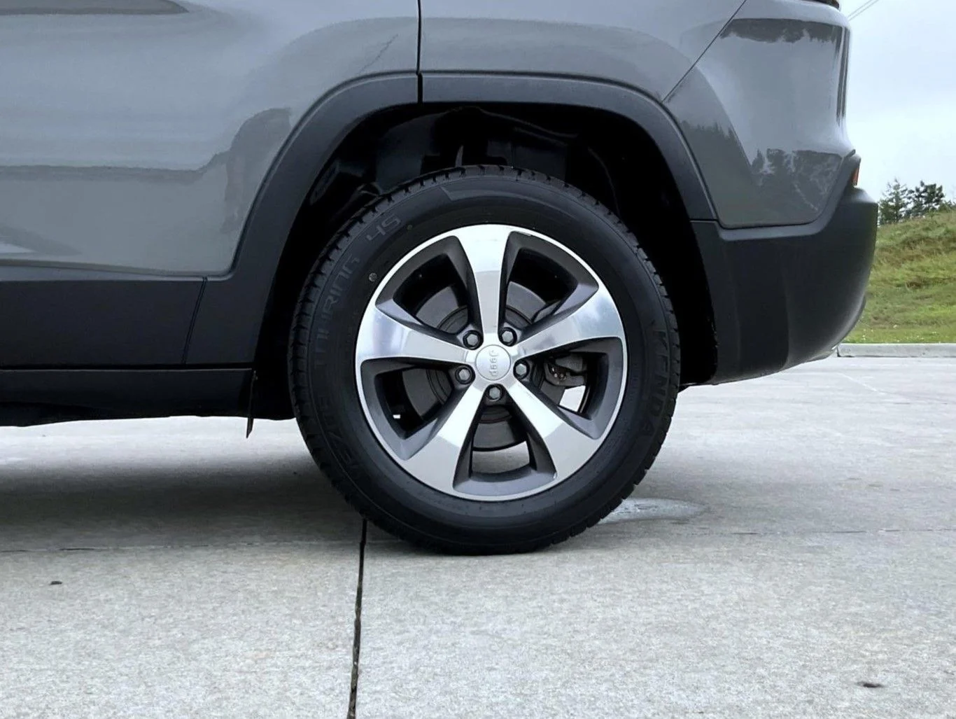 Used 2019 Gray Jeep Limited image 23