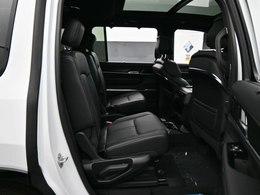 New 2026 Bright White Clearcoat Jeep Summit Obsidian image 34