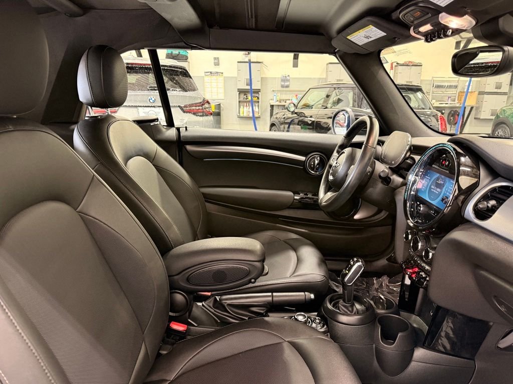 Certified Used 2023 Island Blue metallic MINI  image 22