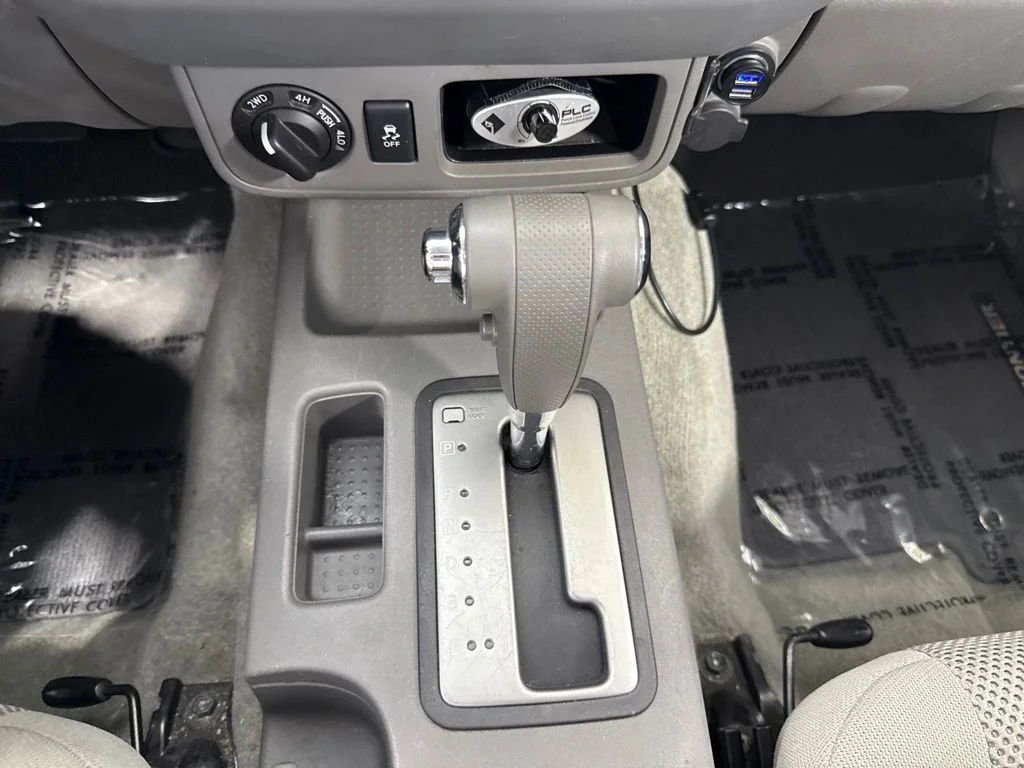 Used 2016 Silver Nissan SV image 13