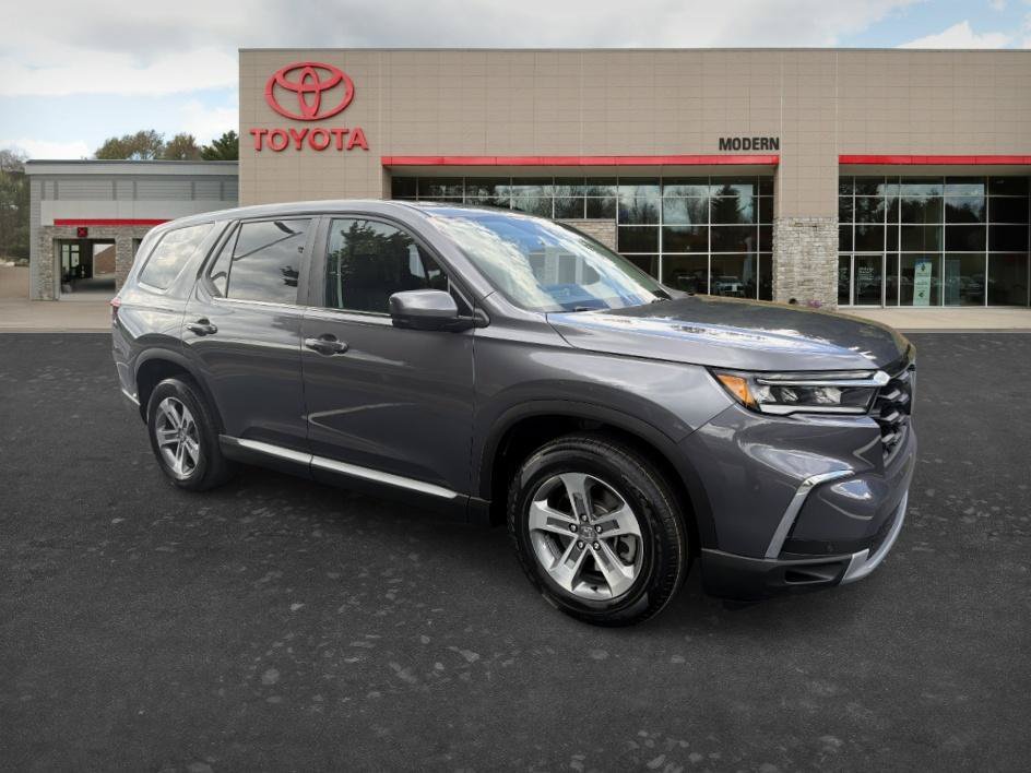 Used 2023 Modern Steel Metallic Honda EX-L 8 Passenger image 3