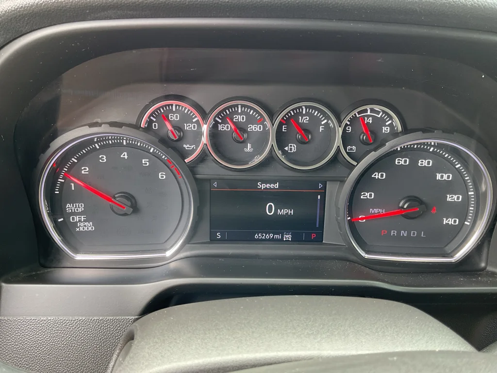 Used 2022 Silver Ice Metallic Chevrolet LT image 24