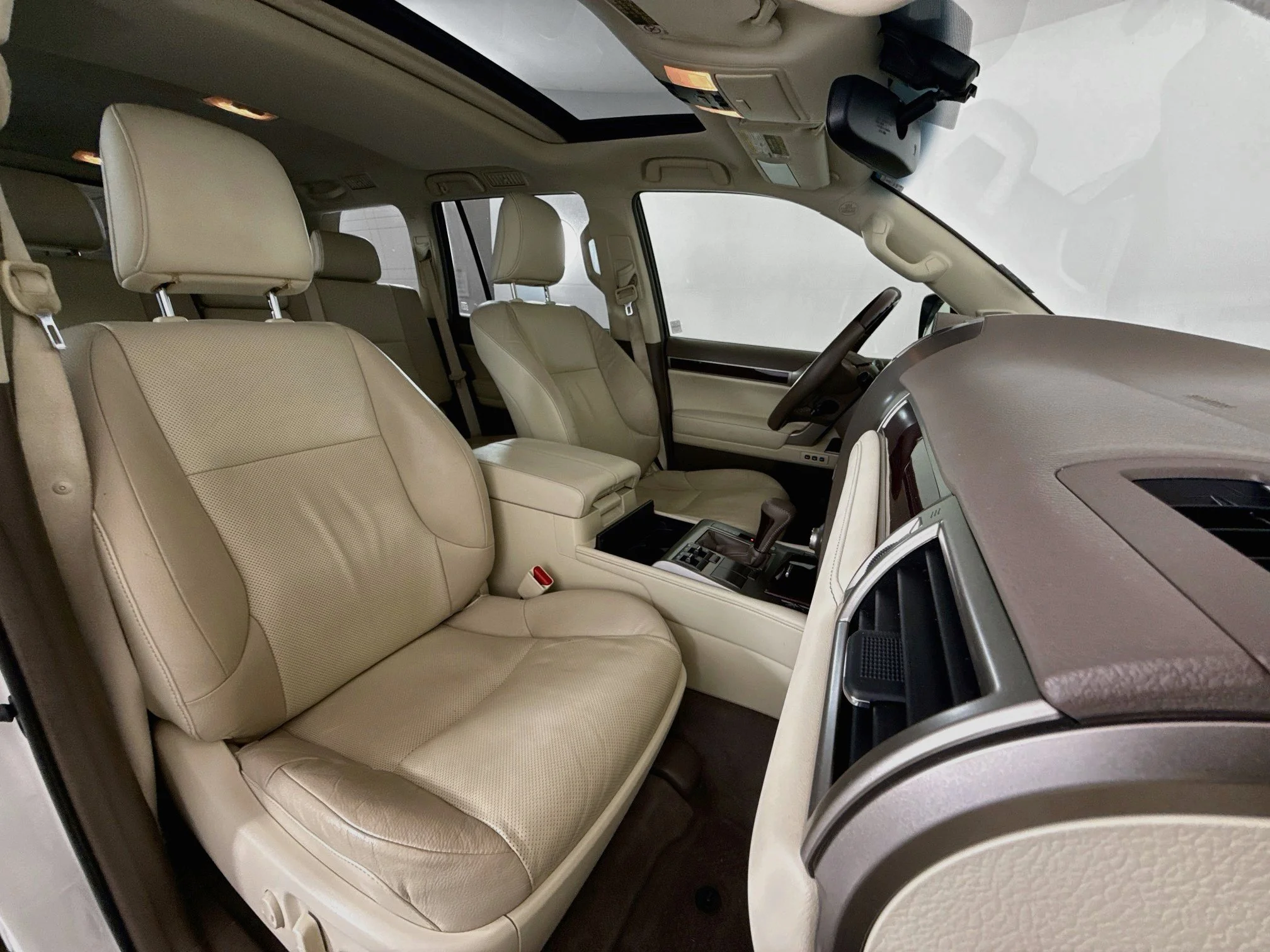 Used 2019 Starfire Pearl Lexus 460 image 27