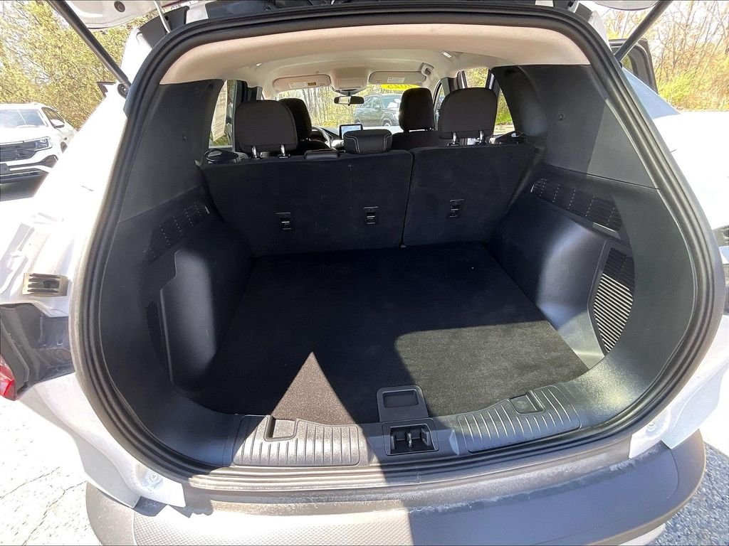 Used 2025 White Ford Active image 17