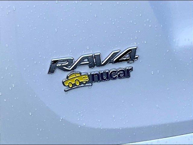 Used 2018 Super White Toyota LE image 8