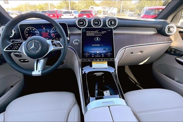 New 2026 MANUFAKTUR Moonlight White Metallic Mercedes-Benz GLC 300 image 4
