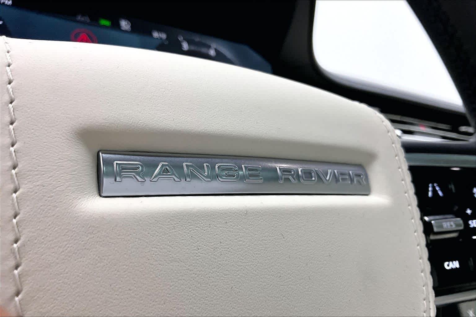Used 2025 Carpathian Grey Premium Metallic Land Rover SE image 31