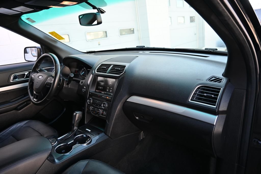 Used 2016 Shadow Black Ford XLT image 21