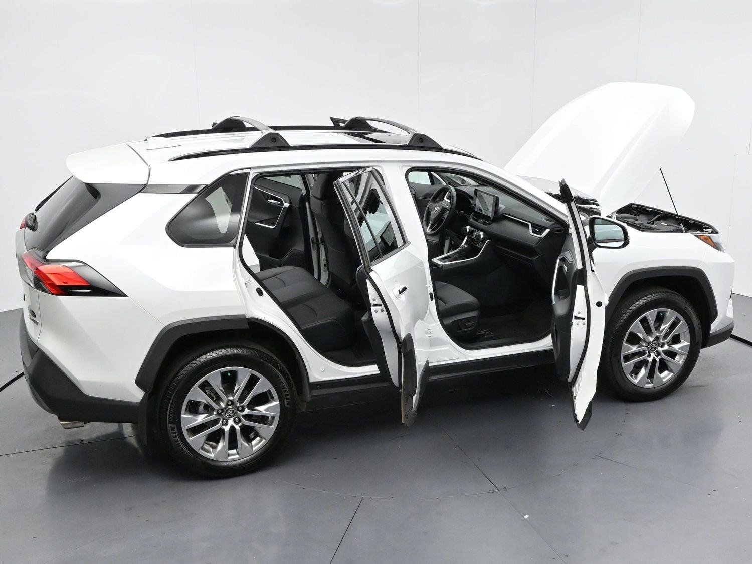 Used 2025 Wind Chill Pearl Toyota Limited image 41