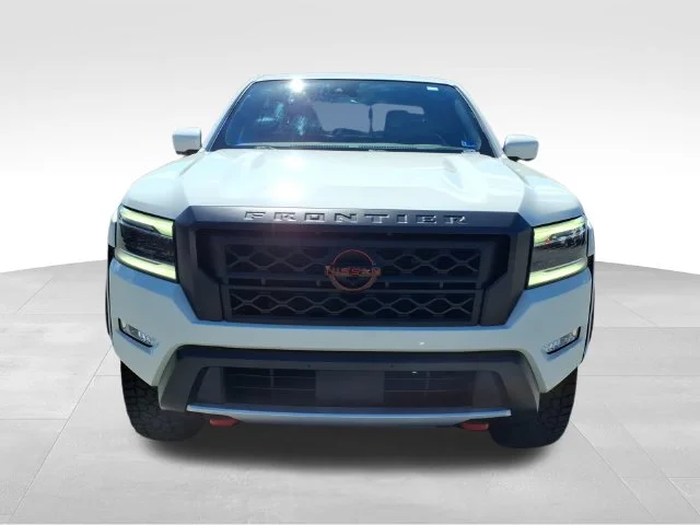 Used 2022 White Nissan PRO-4X image 15
