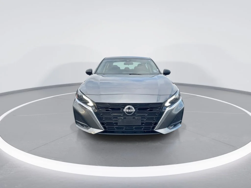 Used 2024 Gray Nissan 2.5 SV image 3