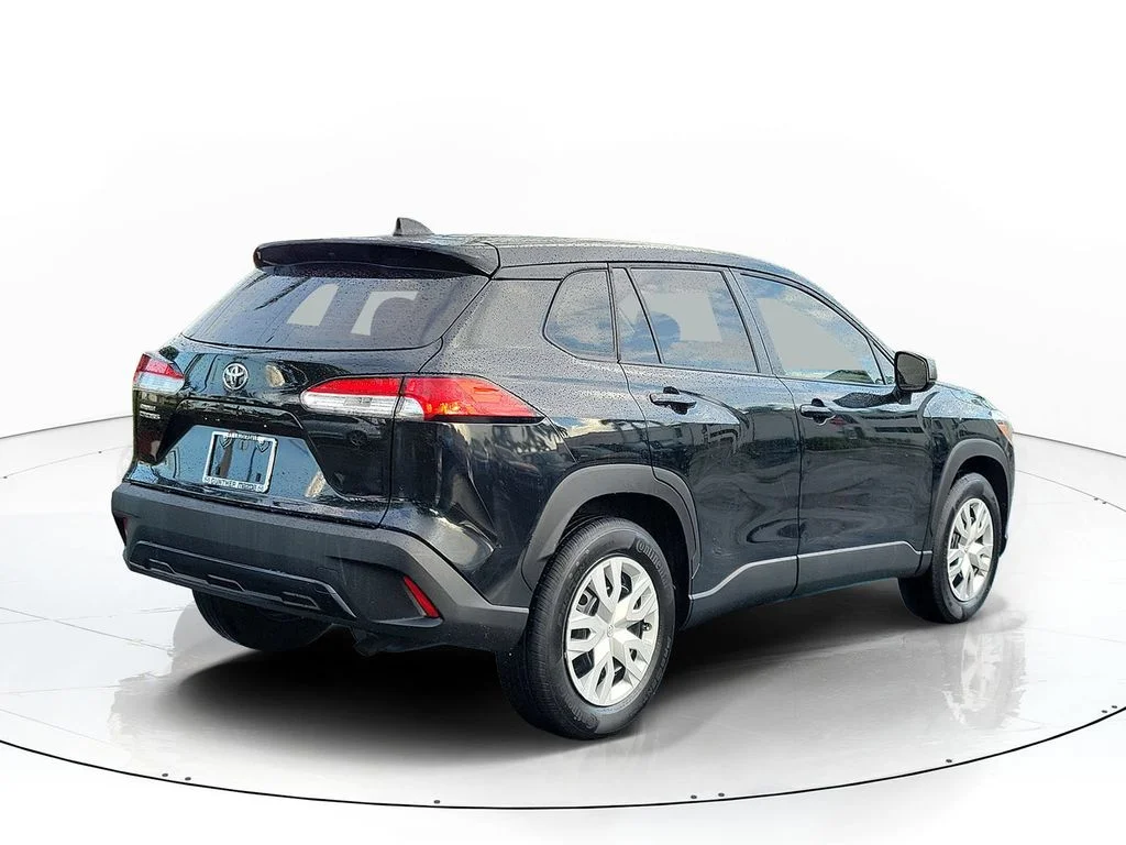Used 2024 Black Toyota L image 4