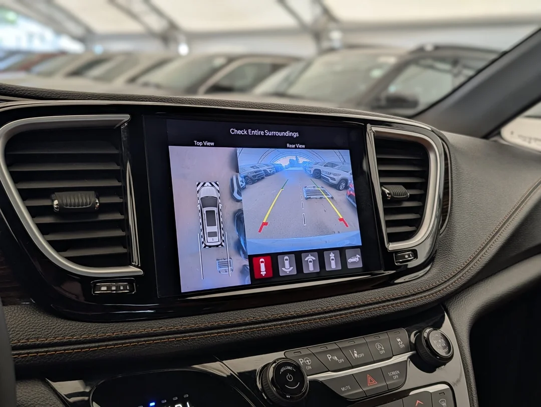 Certified Used 2023 Grey Chrysler Pinnacle - - AWD - 360 Camera - Premium Leather - Amazon Fire - Heated Seats - Remote Start & More! image 24