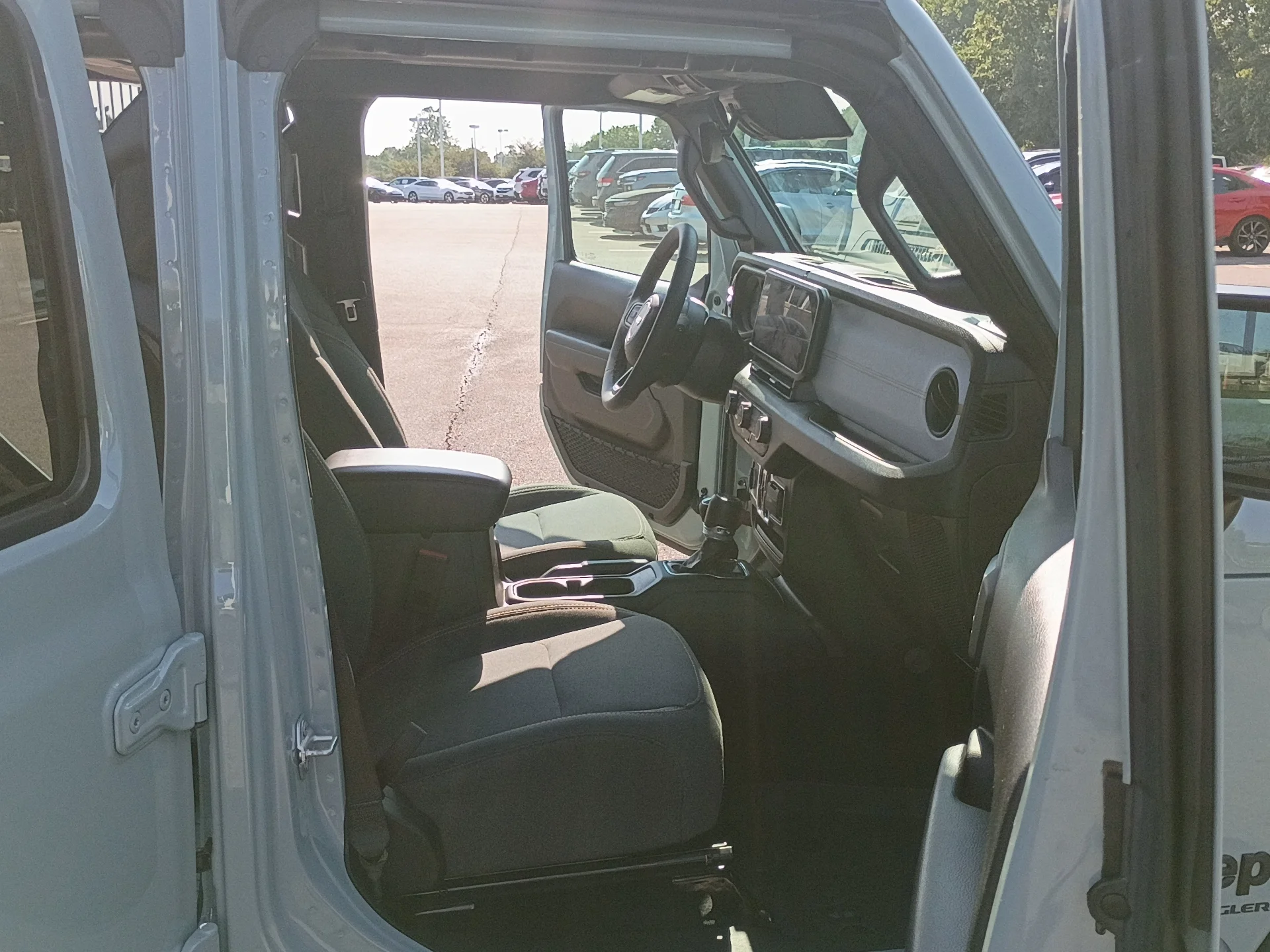 Used 2024 Earl Clear Coat Jeep Sport S image 17