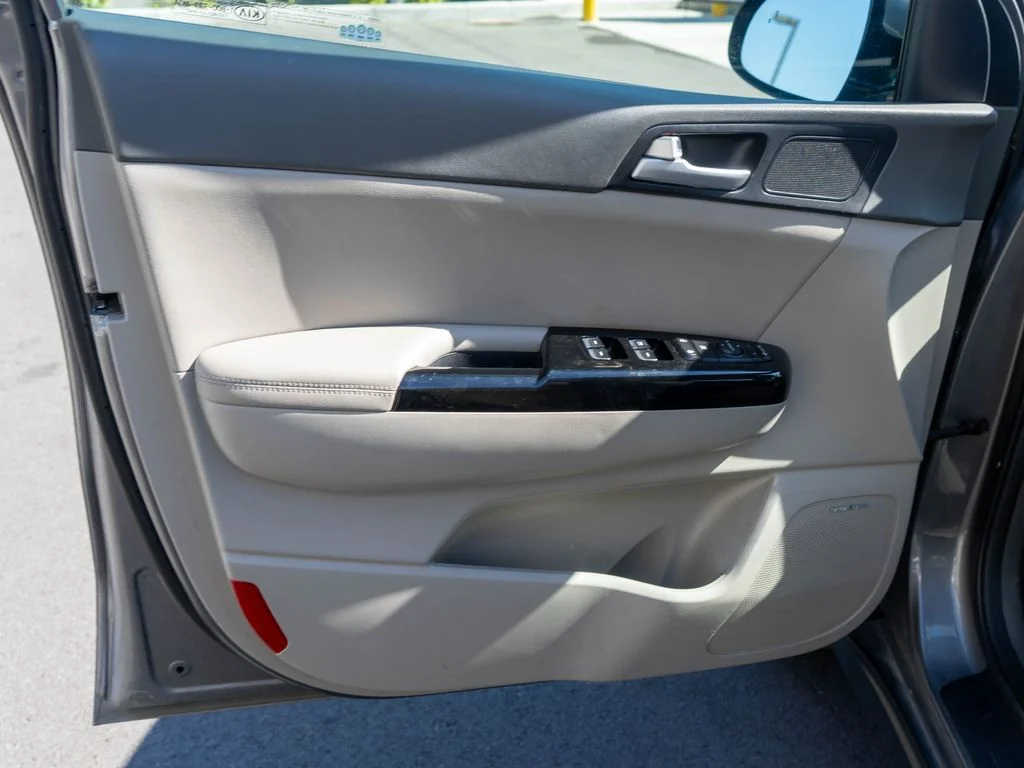 Used 2018 Silver Kia EX image 25