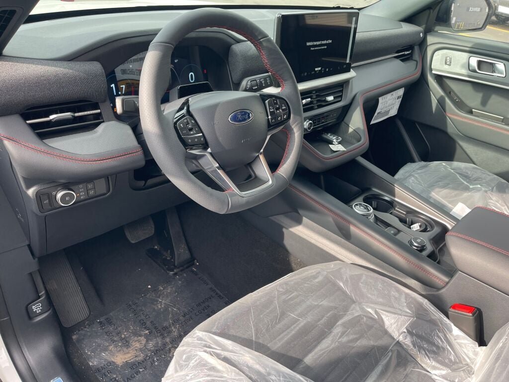 New 2026 Star White Metallic Tri-Coat Ford ST-Line image 6