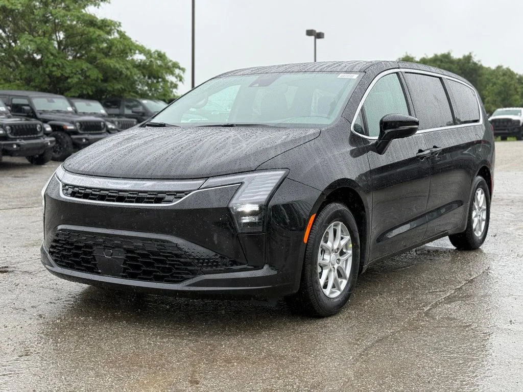 New 2027 Diamond Black Crystal Pearl-Coat Exterior Paint Chrysler Select image 2