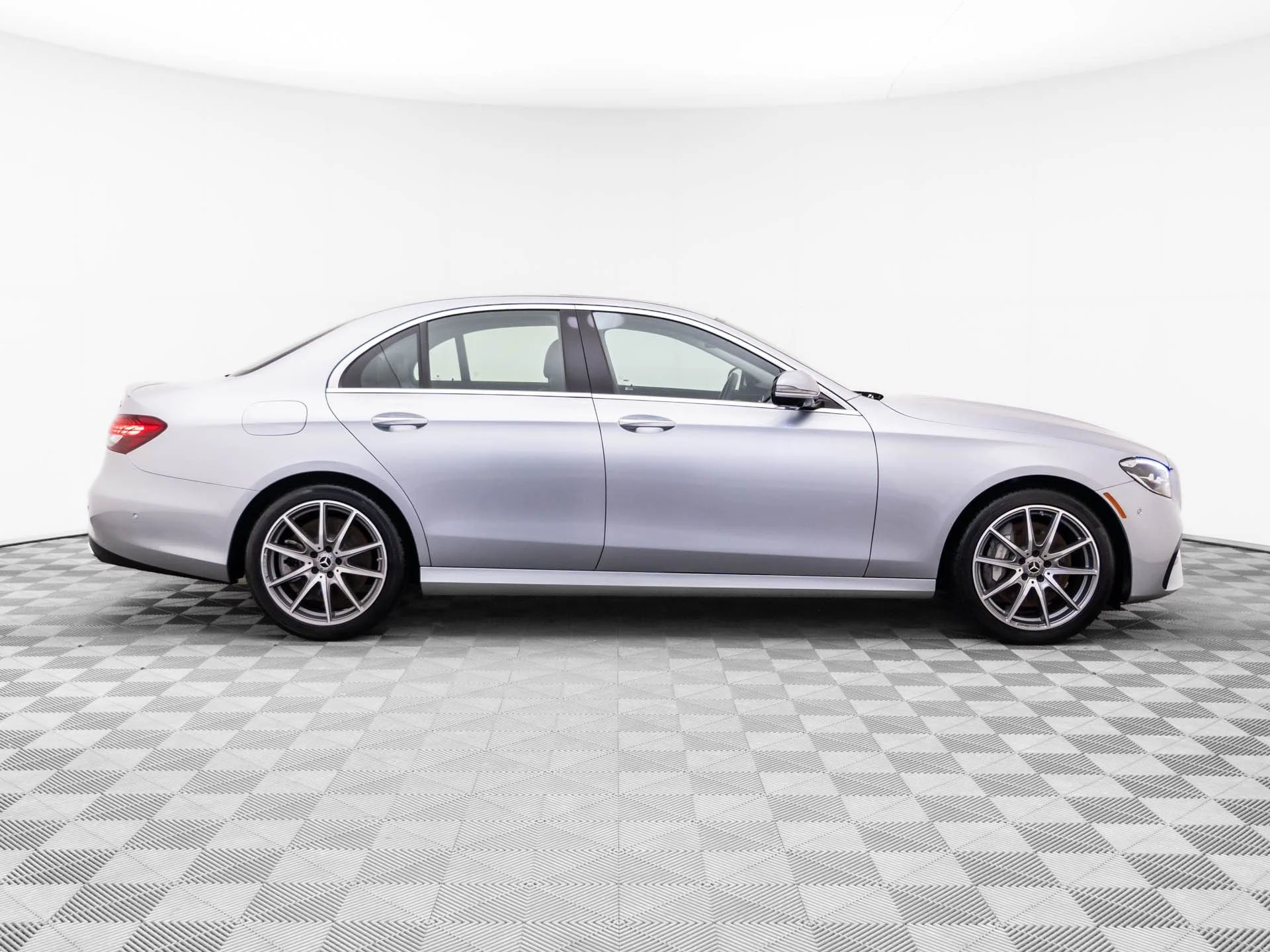 Used 2023 Silver Mercedes-Benz E 450 image 6