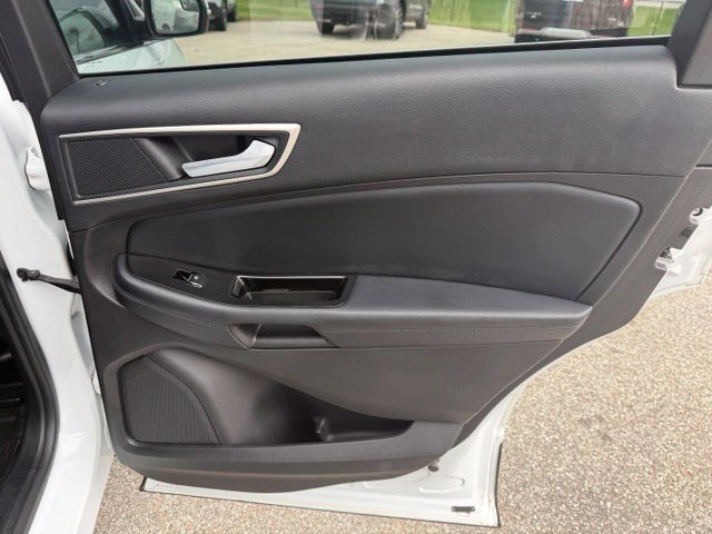 Used 2018 Oxford White Ford SEL image 32
