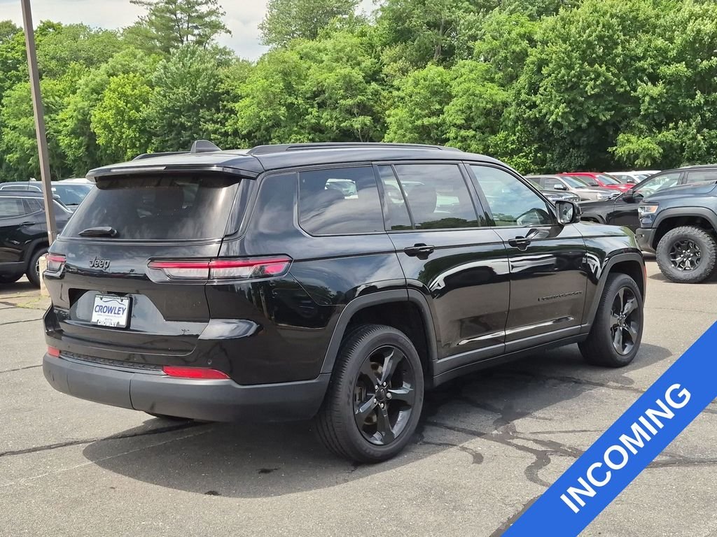 Used 2023 Black Jeep Altitude image 3