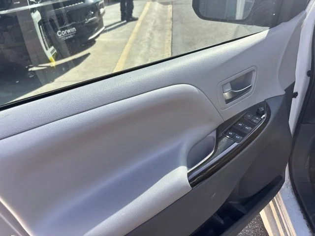 Used 2020 White Toyota XLE image 10