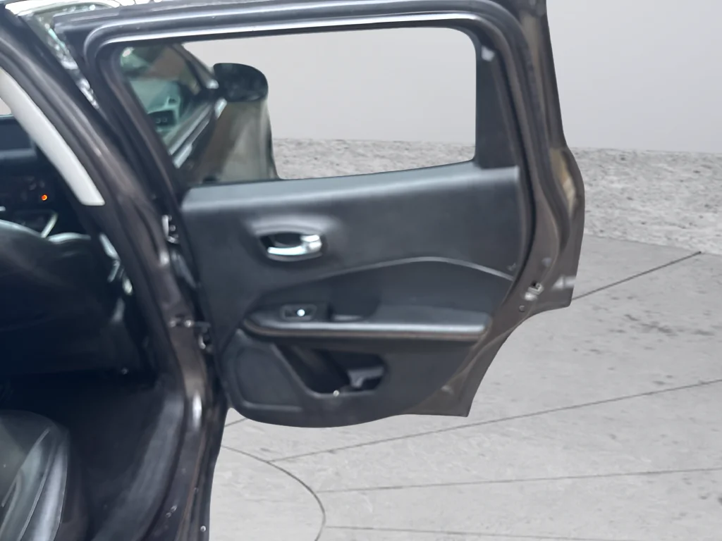Used 2021 Crystal Metallic Jeep Latitude image 33
