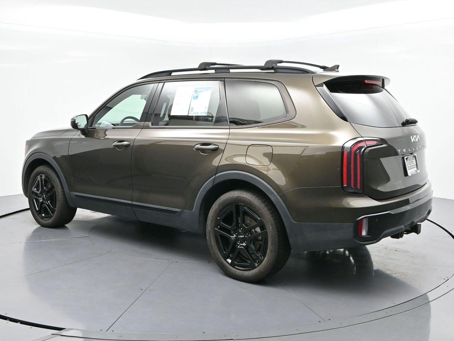 Used 2024 Dark Moss Kia EX X-Line image 5