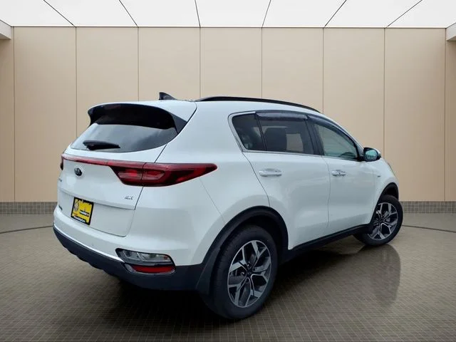 Used 2022 White Kia EX image 6